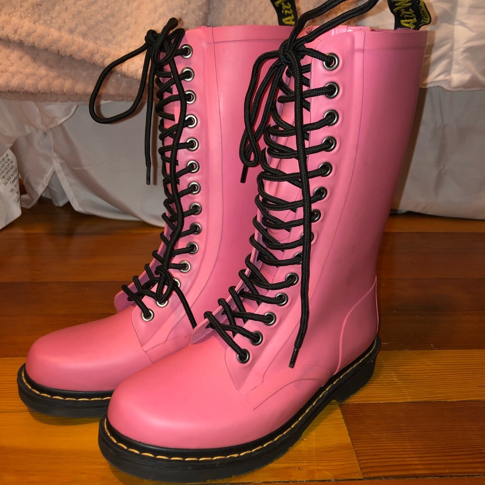 Pink Dr. Martens 💖